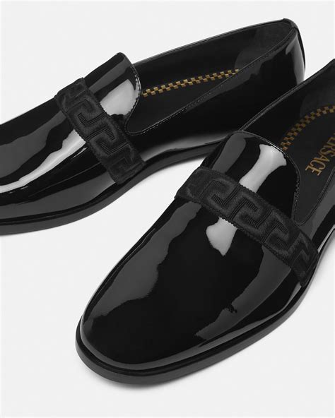 zapatos de charol negro de men versace|VERSACE.